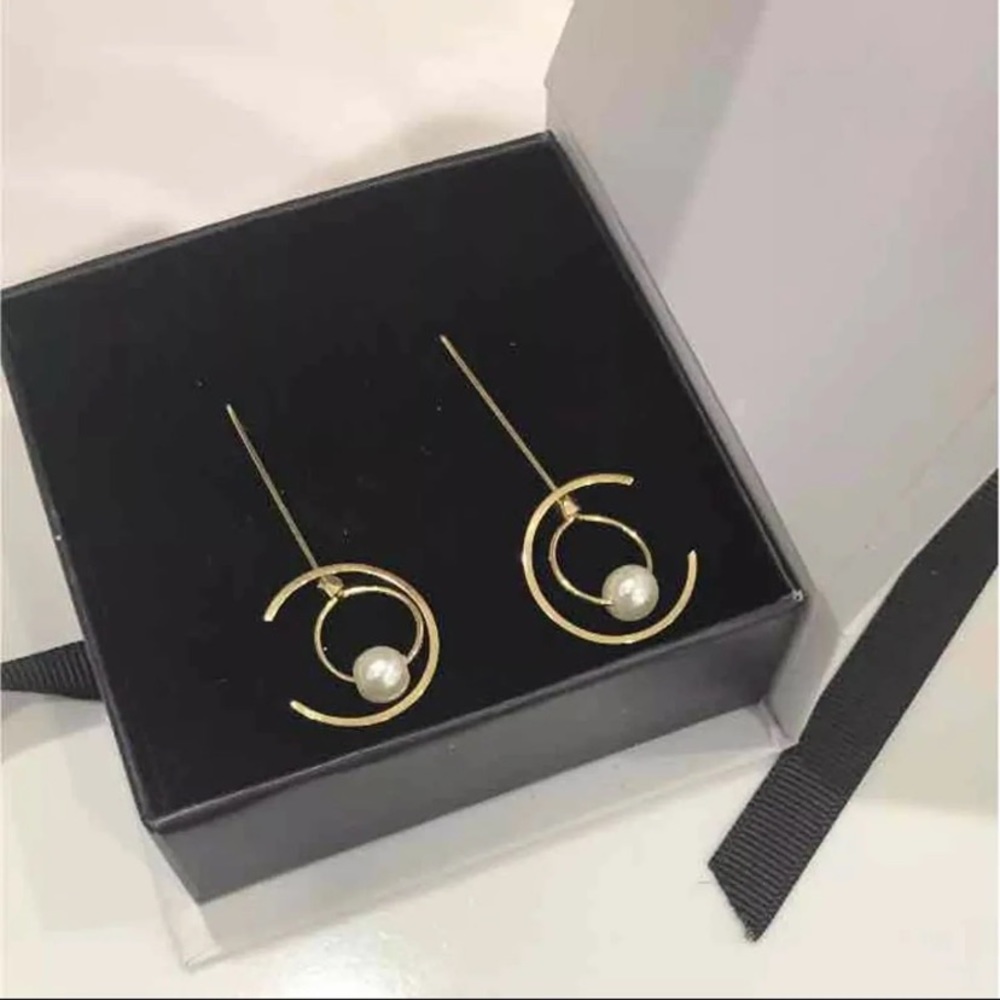 Beautiful earrings💕 - Picture 2 of 2